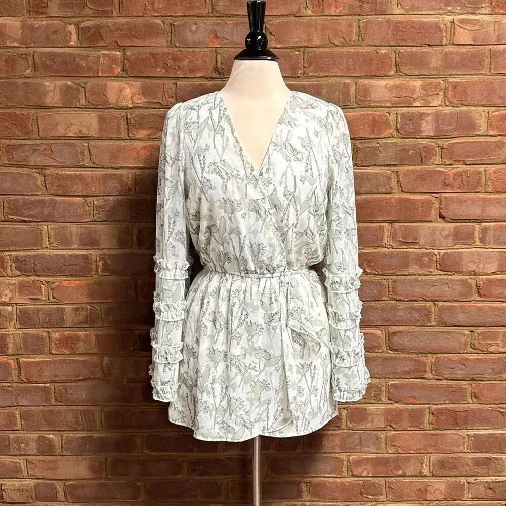 Entro Women’s Green Floral Bell Sleeve Romper Sz small